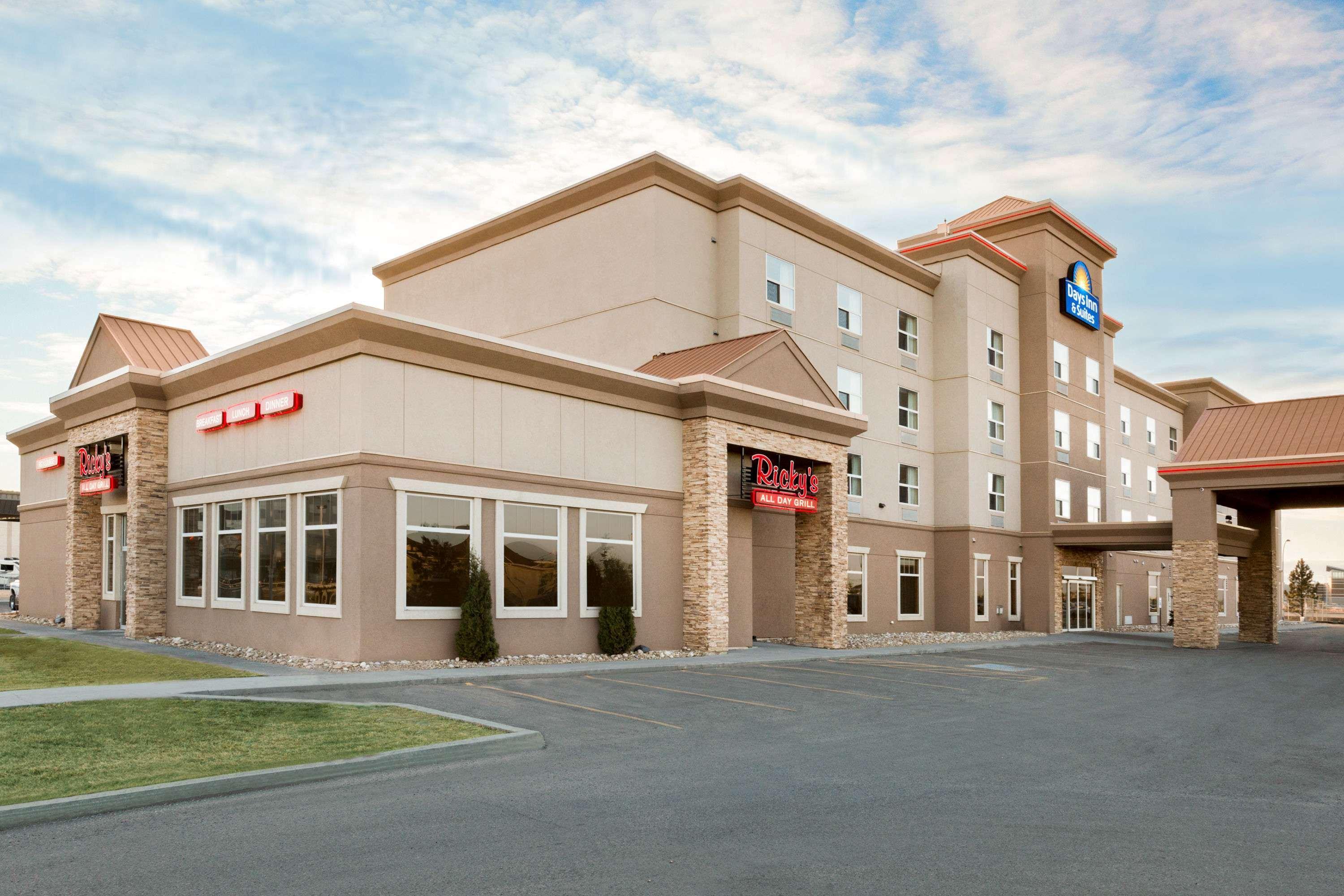 Days Inn & Suites By Wyndham Edmonton Airport Leduc Exterior foto